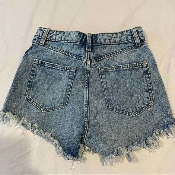 blue acid wash jean shorts - Picture 3 of 3